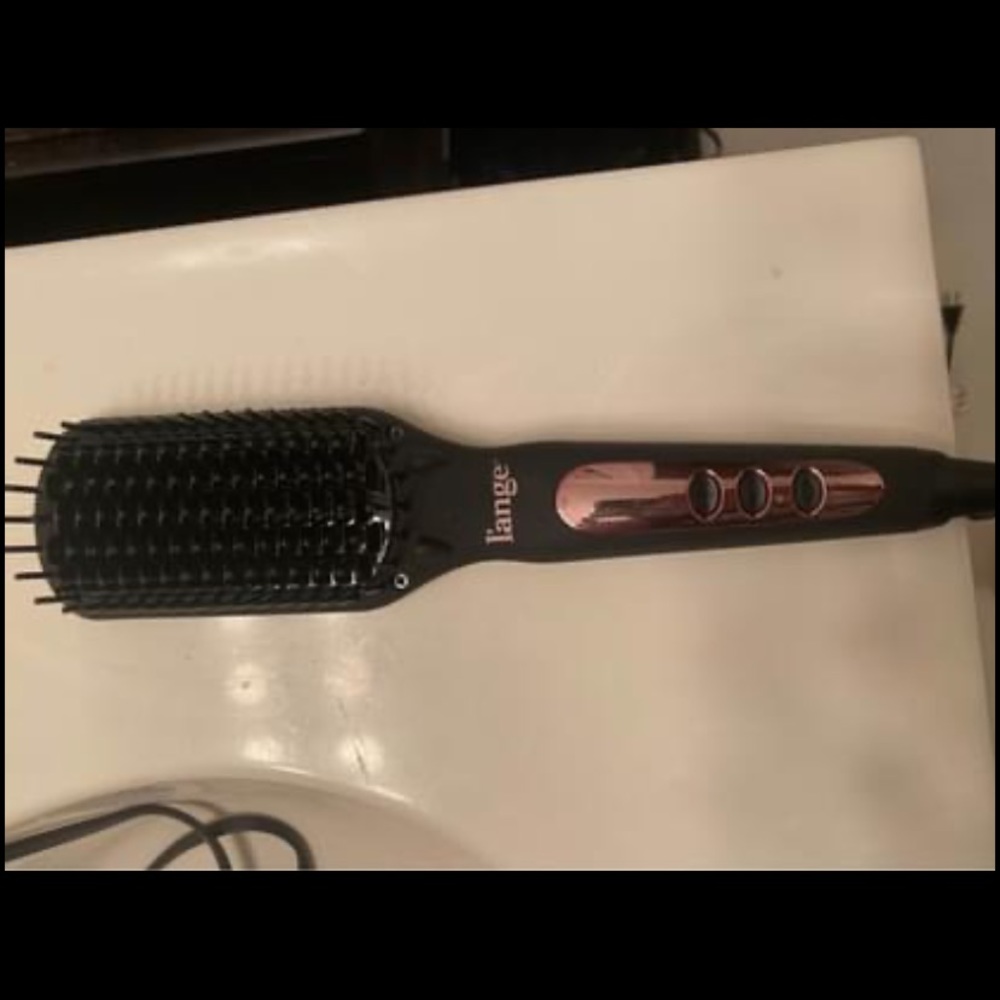 L’ange hair straighting brush.